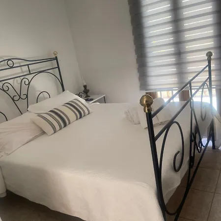 Bed & Breakfast Lithos By The Sea