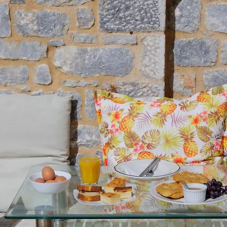 Lithos By The Sea Couette-café