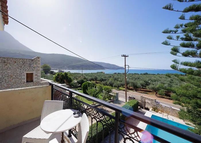 לינה וארוחת בוקר Lithos By The Sea 3*