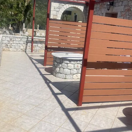 Lithos By The Sea Νεόν Οίτιλον