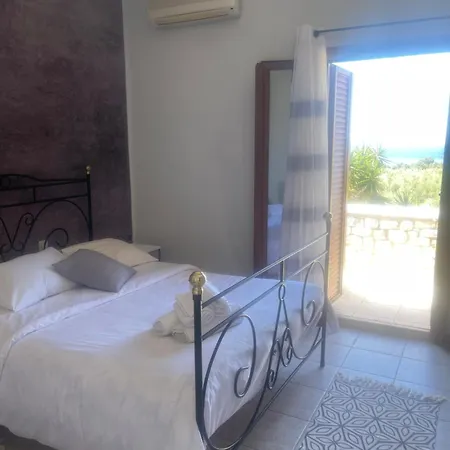 Lithos By The Sea Bed and Breakfast Νεόν Οίτιλον