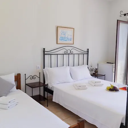 Alojamento de Acomodação e Pequeno-almoço Lithos By The Sea Néon Oítilon