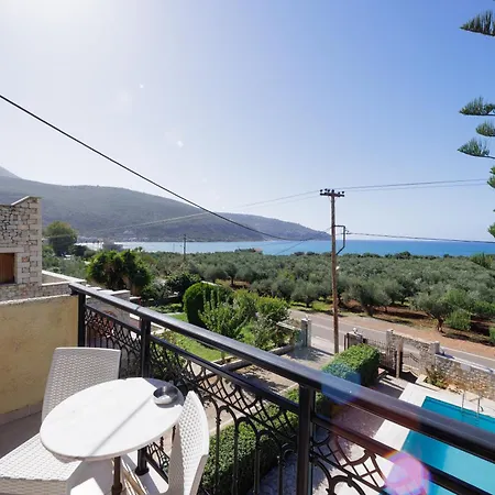 Bed & Breakfast Lithos By The Sea 4*