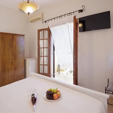 Bed & Breakfast Lithos By The Sea 3*