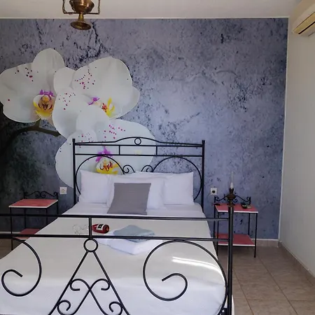 Bed & Breakfast Lithos By The Sea 4*